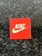 Nike pin broche vintage jaren 80, Verzamelen, Speldjes, Pins en Buttons, Ophalen of Verzenden, Gebruikt, Sport, Speldje of Pin