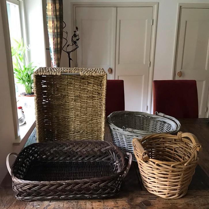 Manden set van 4 - Verschillende maten, Huis en Inrichting, Woonaccessoires | Schalen en Manden, Zo goed als nieuw, Mand, Rechthoekig