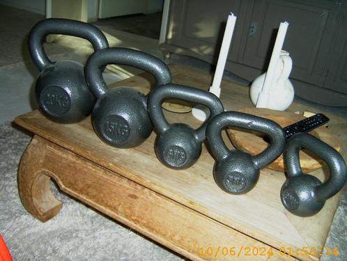 Kettlebell 5 en 4 kilo Nieuw kettlebells fitness, Sport en Fitness, Fitnessmaterialen, Nieuw, Kettlebell, Armen, Benen, Borst
