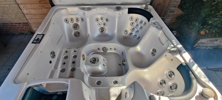 6 persoons jacuzzi van Spa en Co incl. overkapping / vlonder, Tuin en Terras, Bubbelbaden en Hottubs, Gebruikt, Filter, Ophalen