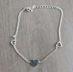 Zilverkleurig armbandje met hartjes, Overige materialen, Ophalen of Verzenden, Zo goed als nieuw, Met bedels of kralen