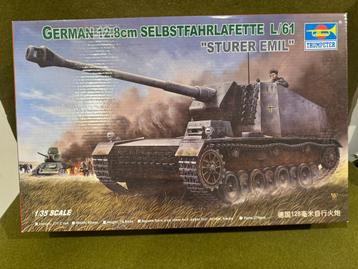 Trumpeter 1/35 Sturer Emil 128mm SP anti tank gun beschikbaar voor biedingen