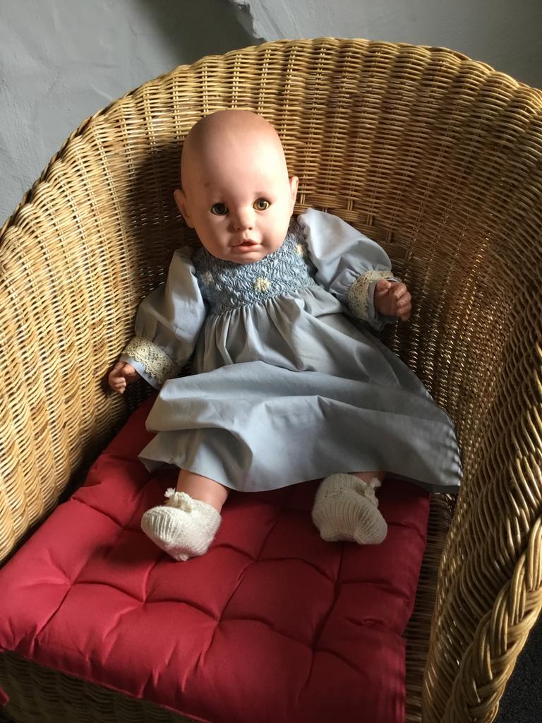 Pop met antiek jurkje, Ophalen of Verzenden, Gebruikt, Babypop