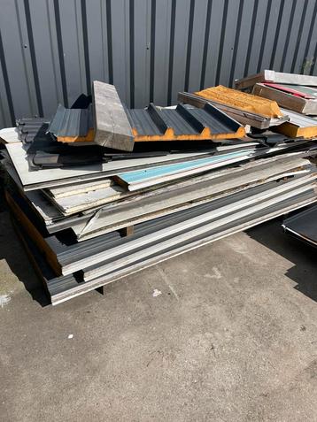 Partij €10,-  diverse platen en panelen sandwich panelen beschikbaar voor biedingen