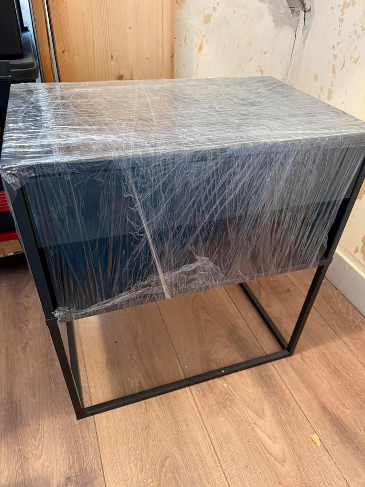 IKEA Vikhammer Nachtkastje - Groot 60cm, Huis en Inrichting, Slaapkamer | Nachtkastjes, Zo goed als nieuw, 70 cm of meer, 65 cm of meer