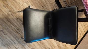 Echte leer stoelen, merk IKER 4x zwart 1x beige beschikbaar voor biedingen