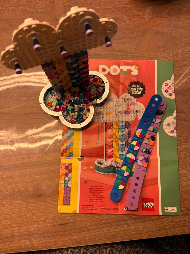 Lego dots 41905 + 2 armbanden en lisse steentjes, Kinderen en Baby's, Speelgoed | Duplo en Lego, Gebruikt, Lego, Complete set