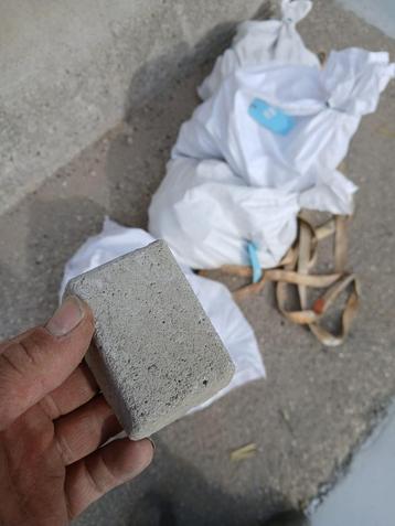 Betonnen stelblokjes + Vlechtdraad - Nieuw beschikbaar voor biedingen