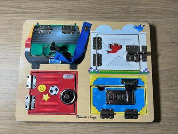 Melissa & Doug Bord Achter Slot en Grendel beschikbaar voor biedingen