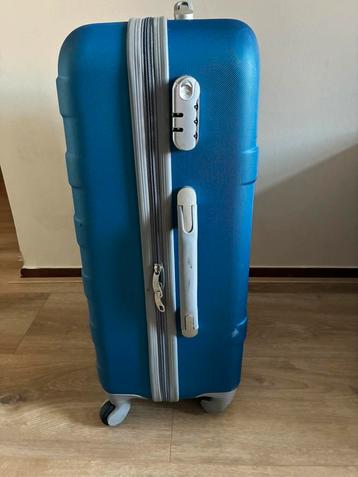 Reiskoffer, blauw beschikbaar voor biedingen