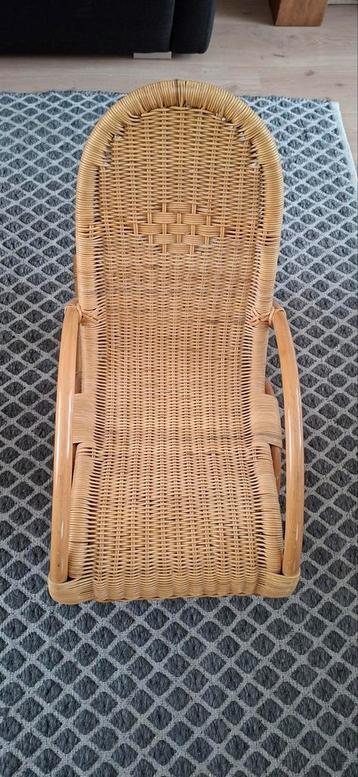 Rotan kinder schommelstoel beschikbaar voor biedingen