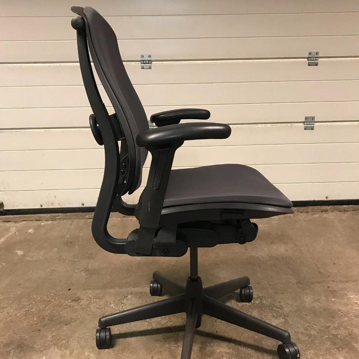 1 IZGS Herman Miller Celle bureaustoel grijs Full options, Huis en Inrichting, Bureaustoelen, Zo goed als nieuw, Grijs, Ophalen