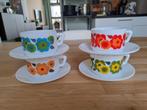 Set van 4 vintage kop en schotels Arcopal Lotus, Huis en Inrichting, Keuken | Servies, Ophalen of Verzenden, Overige stijlen, Kop(pen) en/of Schotel(s)