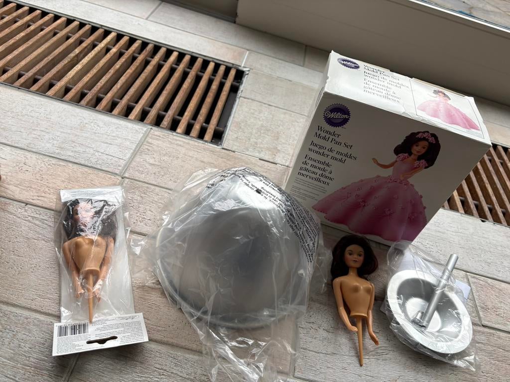 Wilton wonder mold pan set barbie/prinses, Ophalen of Verzenden, Zo goed als nieuw