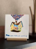 Handbeschilderd tegeltje“op een nieuwe woning” Disney UP, Minder dan 50 cm, Oorspronkelijke maker, Nieuw, Ophalen of Verzenden