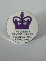 Koningin Elizabeth II 2012 jubileum vrijwilligers pin, Ophalen of Verzenden, Zo goed als nieuw, Buitenland, Speld(je) of Lepel(tje)