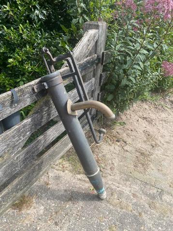 Mooie grote waterpomp. Zwaar model. beschikbaar voor biedingen