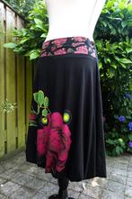 stijlvolle zwarte ballon rok Desiqual met rode rozen mt M, Kleding | Dames, Rokken, Maat 38/40 (M), Zwart, Ophalen of Verzenden