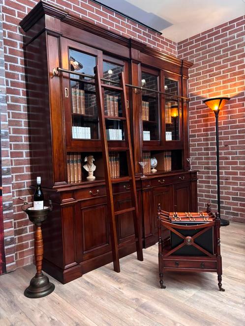 Bibliotheekkast met ladder / trap, Huis en Inrichting, Kasten | Boekenkasten, 200 cm of meer, 200 cm of meer, 50 tot 75 cm, Glas