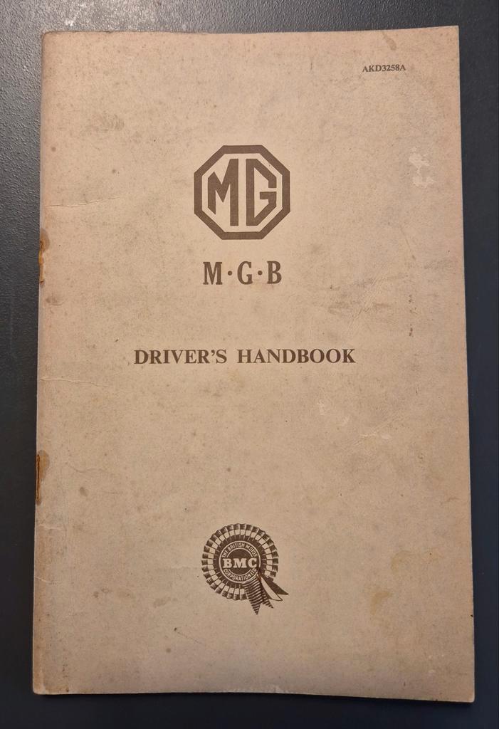 MG  MGB Driver's Handbook / Okt. 1962 / No. AKD3258A, Boeken, Auto's | Boeken, Gelezen, Overige merken, Ophalen of Verzenden