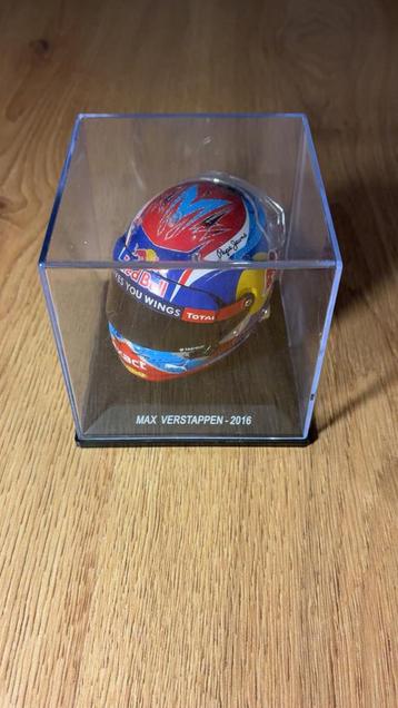 Max Verstappen F-1 2016 Arai helm 1:5 Spark beschikbaar voor biedingen