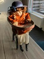 Antieke pop in poppenstoel, Antiek en Kunst, Antiek | Speelgoed, Ophalen