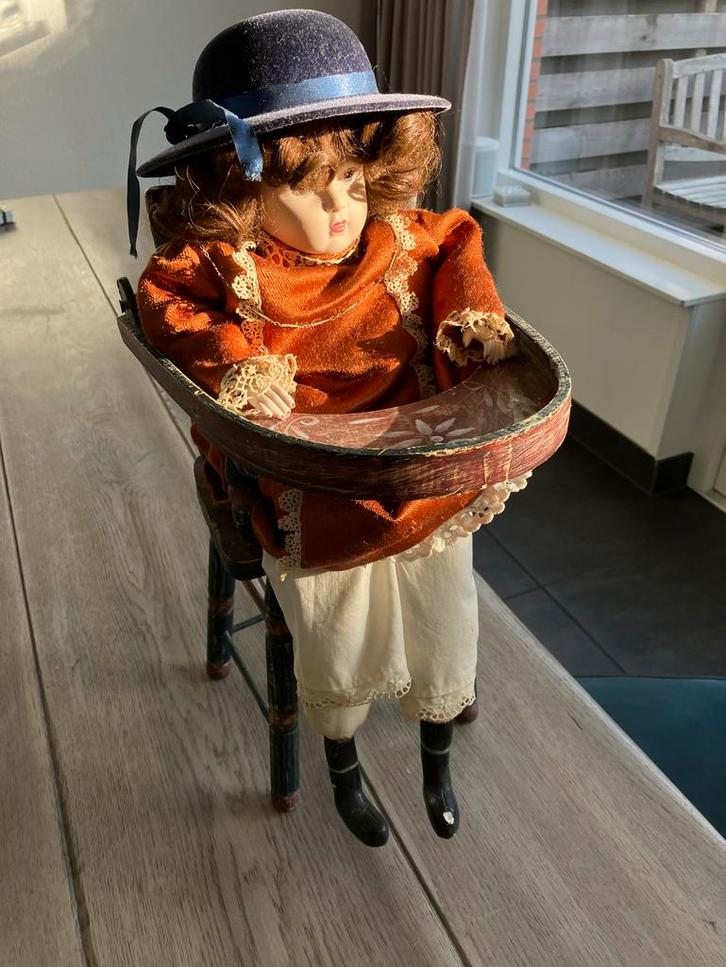 Antieke pop in poppenstoel, Antiek en Kunst, Antiek | Speelgoed, Ophalen