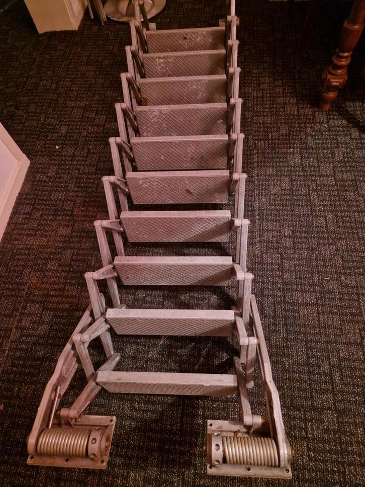 Aluminium Harmonica Vlieringtrap - Opvouwbaar, Doe-het-zelf en Verbouw, Ladders en Trappen, Gebruikt, Trap, 2 tot 4 meter, Opvouwbaar of Inschuifbaar