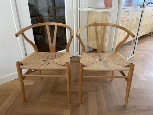 Hans Wegner / Carl Hansen Wishbone CH24 chairs x 2, Huis en Inrichting, Stoelen, Gebruikt, Twee, Bruin, Ophalen of Verzenden