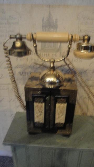 chinese telefoon  lijkt net een kastje bewerkt beschikbaar voor biedingen