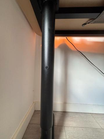 IKEA BEKANT Bureau 140x60 - In hoogte verstelbaar - afbeelding 4
