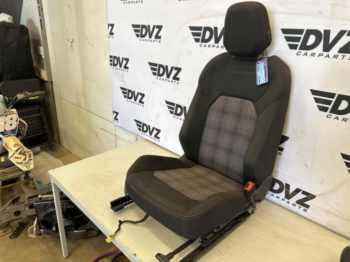 Stoel rechts van een Volkswagen Polo, Auto-onderdelen, Interieur en Bekleding, Volkswagen, Gebruikt, 3 maanden garantie, Ophalen of Verzenden