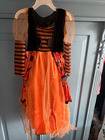 Halloween heksenjurk met hoed beschikbaar voor biedingen