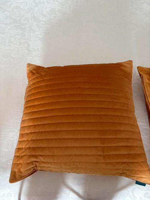 Okergele fluwelen sierkussens, Huis en Inrichting, Woonaccessoires | Kussens, Zo goed als nieuw, Ophalen of Verzenden