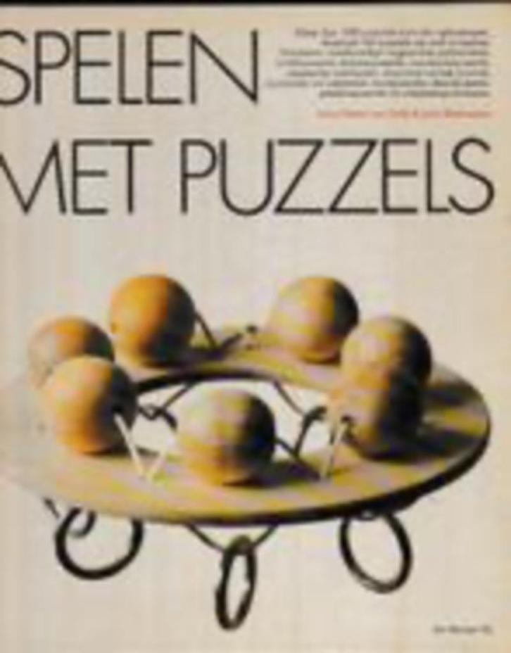 Spelen met Puzzels & Spelletjes uit de hele wereld 2 boeken, Boeken, Hobby en Vrije tijd, Zo goed als nieuw, Overige onderwerpen