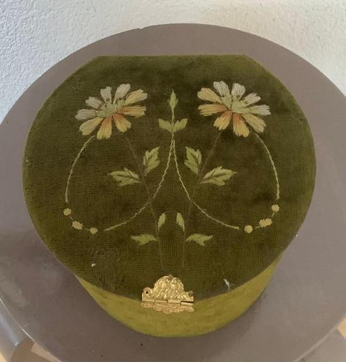 Uniek! Mooie fluwelen boordendoos met inhoud, Antiek en Kunst, Curiosa en Brocante, Ophalen of Verzenden