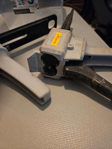 Twee componenten kit spuiten. beschikbaar voor biedingen