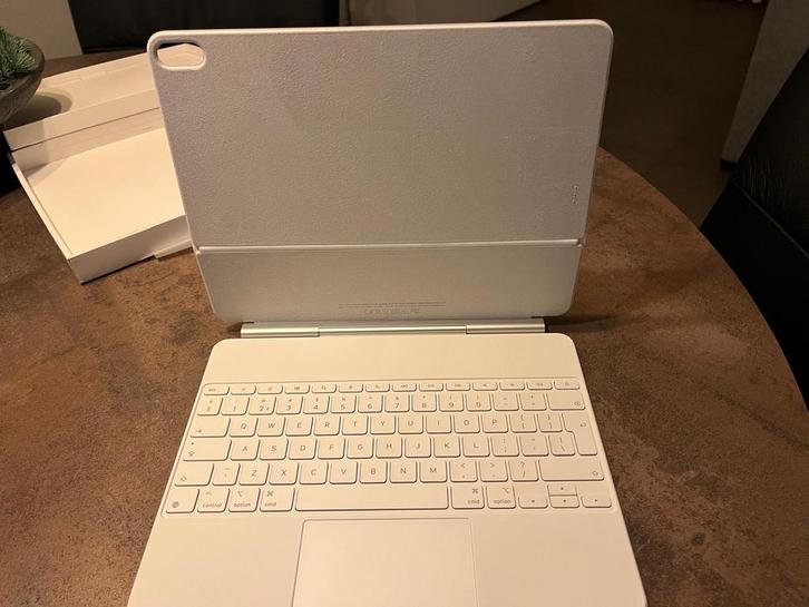 Apple iPad Magic Keyboard ipad air 13 inch -  nieuw!, Computers en Software, Apple iPads, Nieuw, Apple iPad, 13 inch of meer, Wit