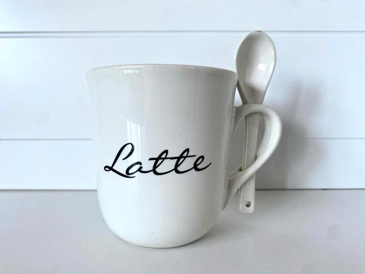 Riviera Maison Leuke Latte Mok met Lepel, Huis en Inrichting, Keuken | Servies, Zo goed als nieuw, Kop(pen) en/of Schotel(s), Effen