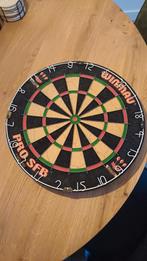 Dartbord Winmau Pro SFB + ophangbeugel, Sport en Fitness, Darts, Ophalen, Zo goed als nieuw, Dartbord