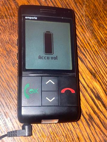 SENIOR TELEFOON met lader beschikbaar voor biedingen