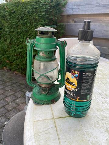 Stormlantaarn met lampolie beschikbaar voor biedingen