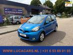 Toyota Aygo 1.0-12V Dynamic Blue AIRCO + ELEKTRISCH PAKKET +, Voorwielaandrijving, Elektrische ramen, Gebruikt, 68 pk
