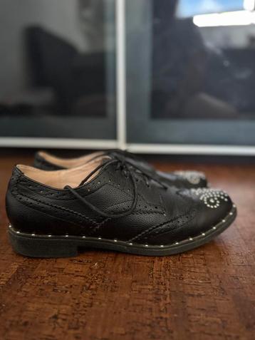 Stijlvolle zwarte dames Brogue schoenen met strass details beschikbaar voor biedingen
