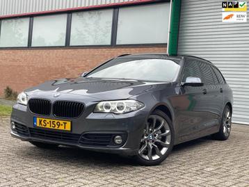 BMW 5-serie Touring 520D EXE PANO Shadowline Aut beschikbaar voor biedingen