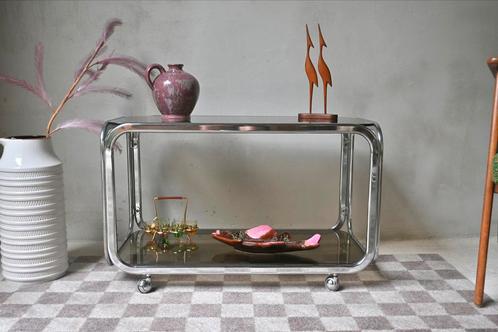 Bijzettafel/ trolley met verchroomd frame en rookglas, Huis en Inrichting, Tafels | Sidetables, Zo goed als nieuw, 25 tot 50 cm