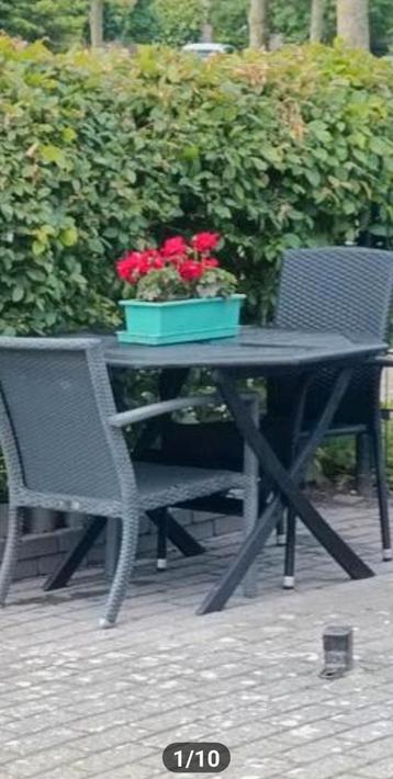 Terras tafel hardhout zwart.  8 kantig.  beschikbaar voor biedingen