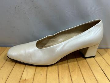 Amalfi, maat 43.5 Witte schoenen met lichte glans  beschikbaar voor biedingen