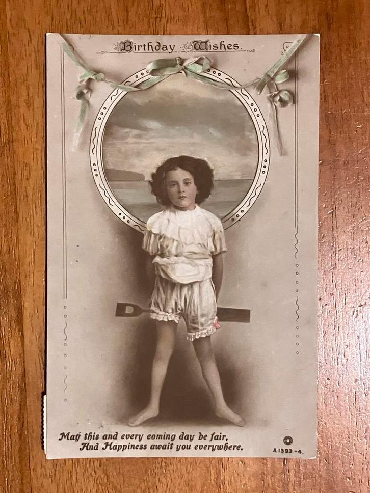 Art Nouveau kaart - Verjaardagswensen. Kind met strandschep, Verzamelen, Ansichtkaarten | Themakaarten, Gelopen, Voor 1920, Kinderen