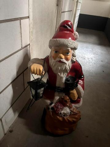 Kerstman groot met licht beschikbaar voor biedingen